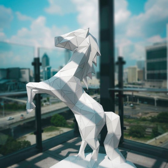 BOLD PILOT XL - Handgefertigte Pferdeskulptur aus Metall