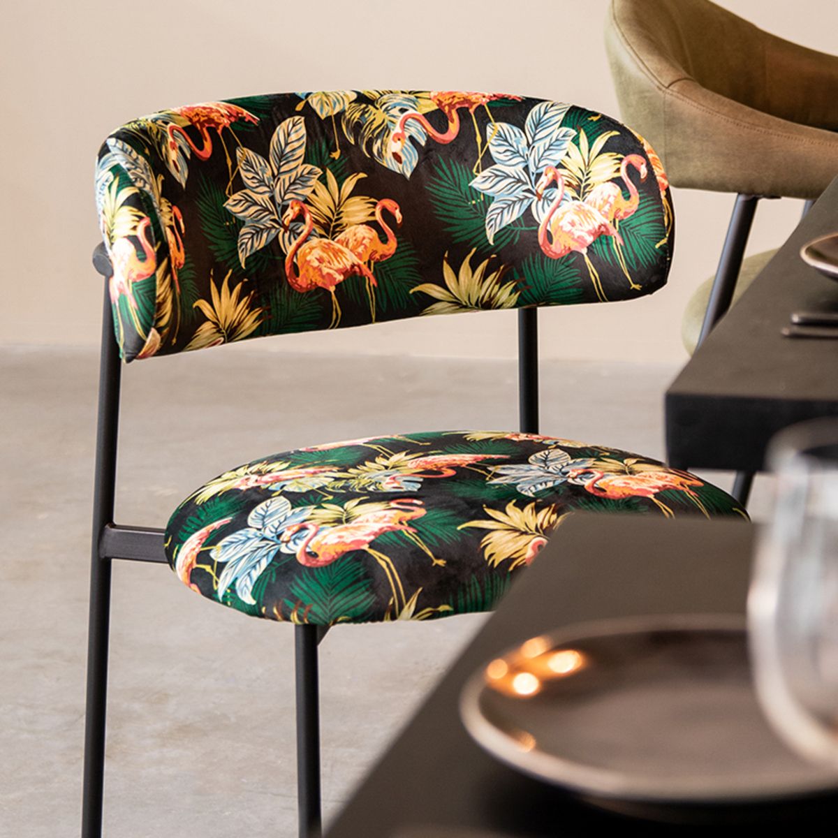 Chaise Restaurant Cafe Bar Et Horeca - Ferry Velours vert chasseur | Imprimé flamant rose