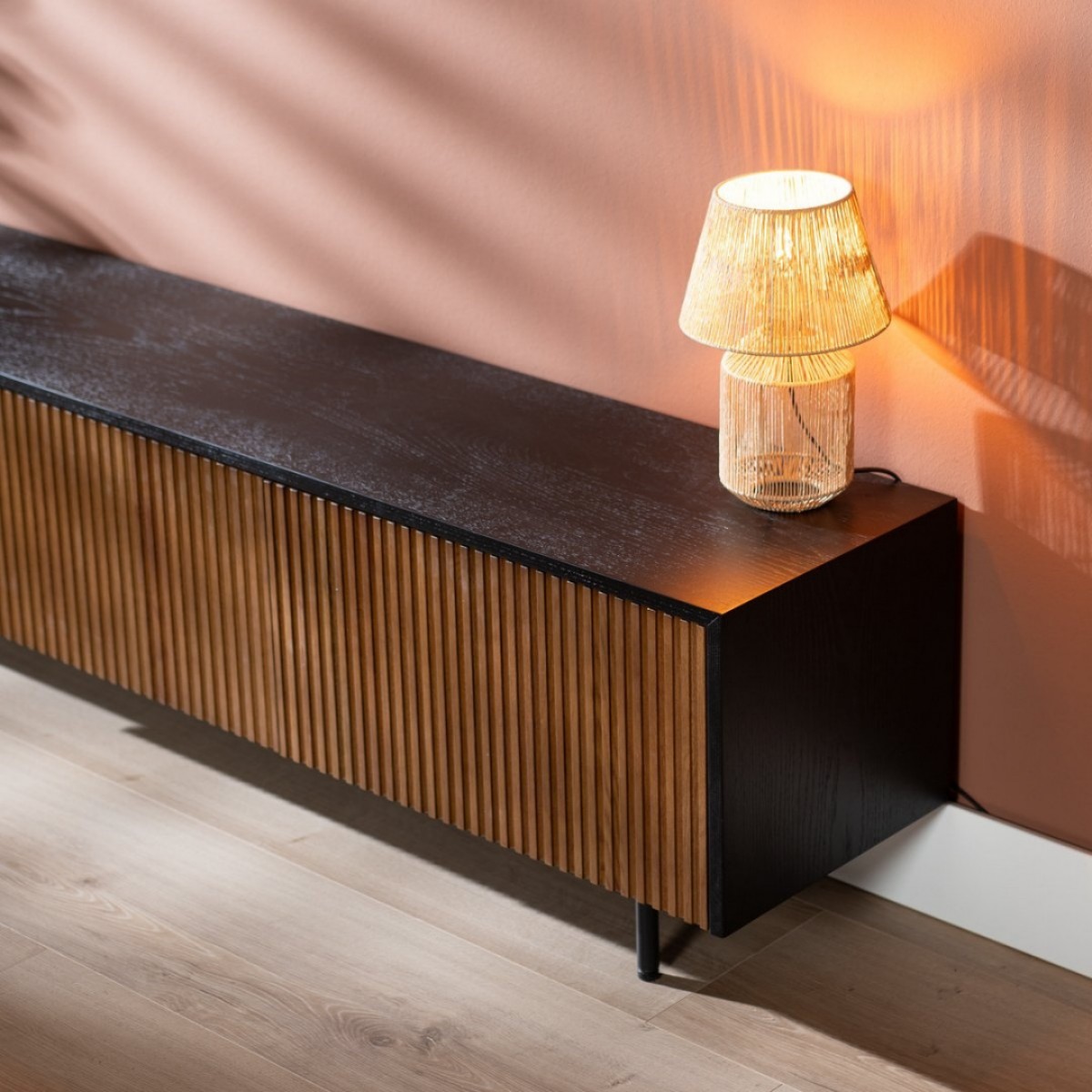 TV-Schrank Linda Schwarz / Rustikale Eiche 180 cm TV-Schrank Linda Schwarz / Rustikale Eiche 180 cm